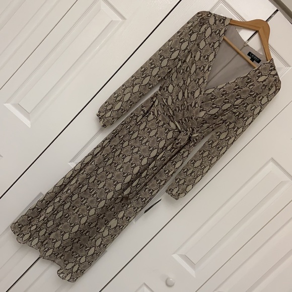 Python Print Wrap Style Dress - Picture 6 of 7